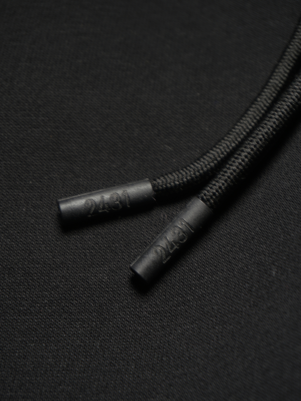 COMPLETO BLACK/GOLD