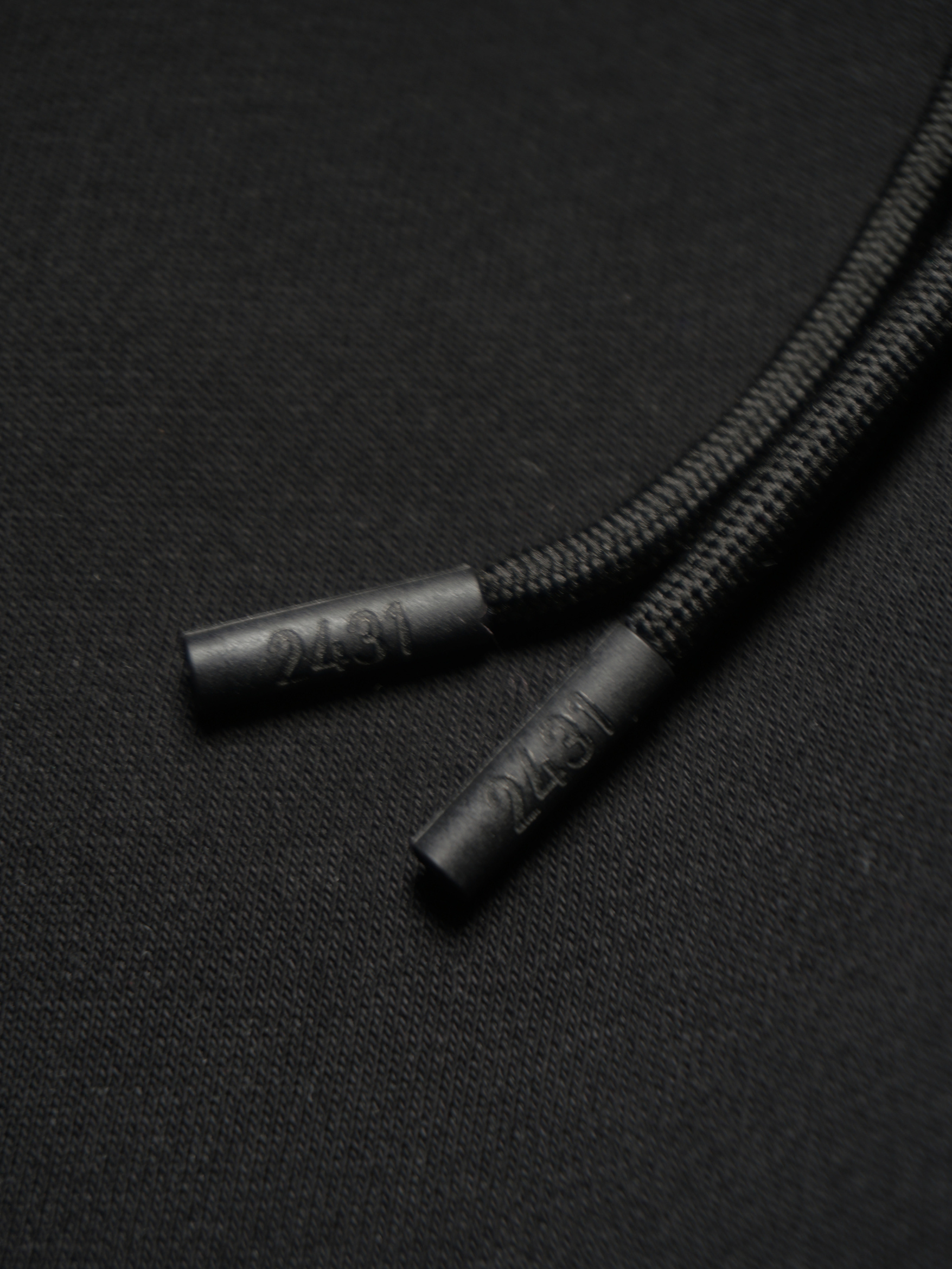 COMPLETO BLACK/GOLD