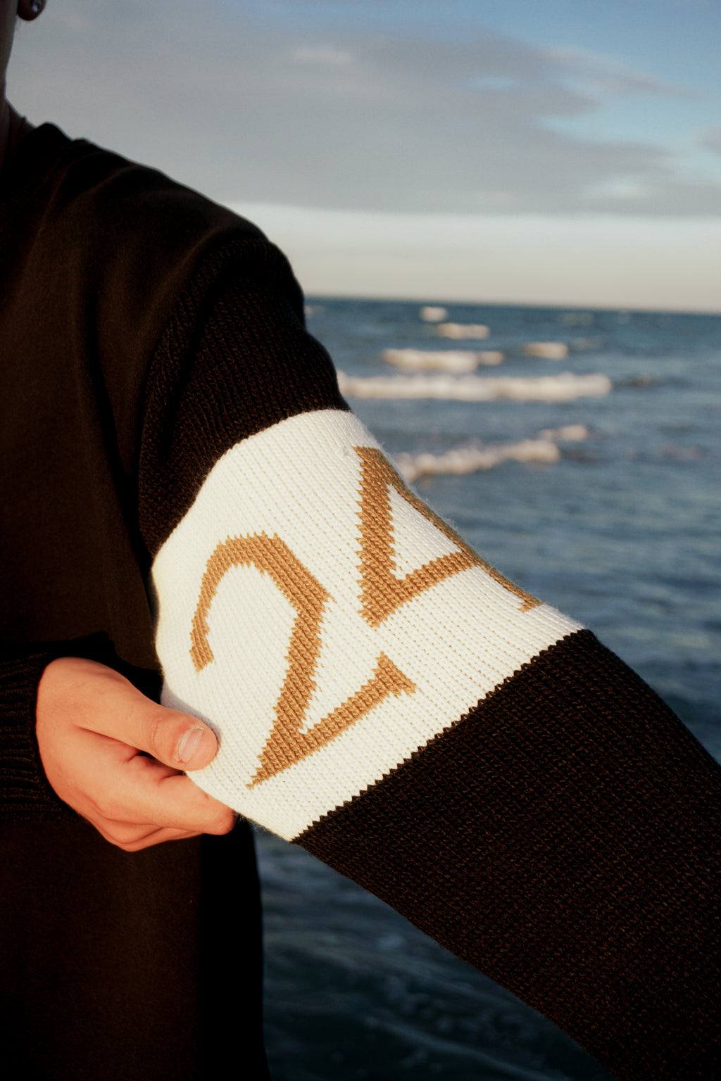 FELPA ETERNITY BLACK/WHITE/GOLD