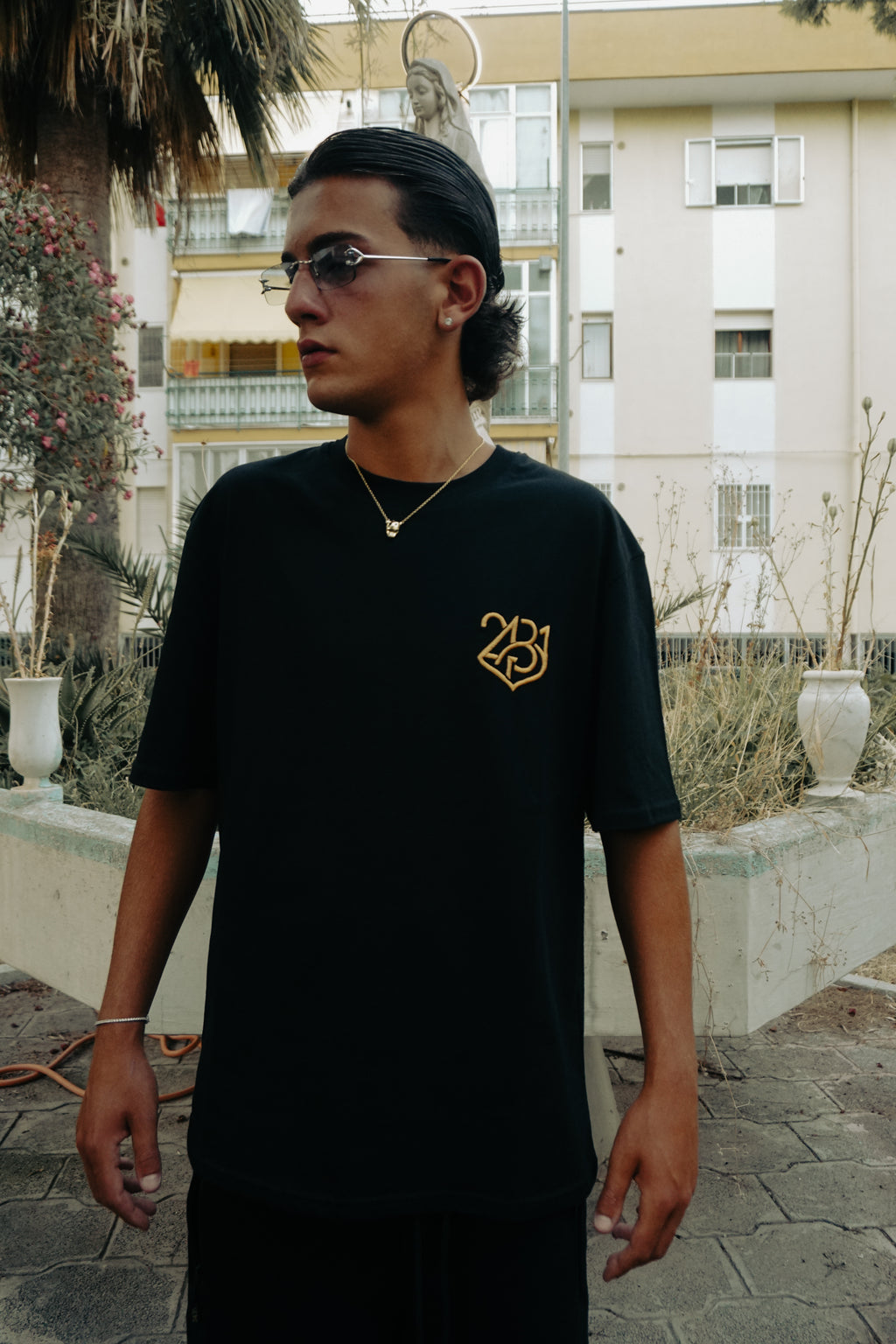 COMPLETO ESSENTIAL BLACK/GOLD