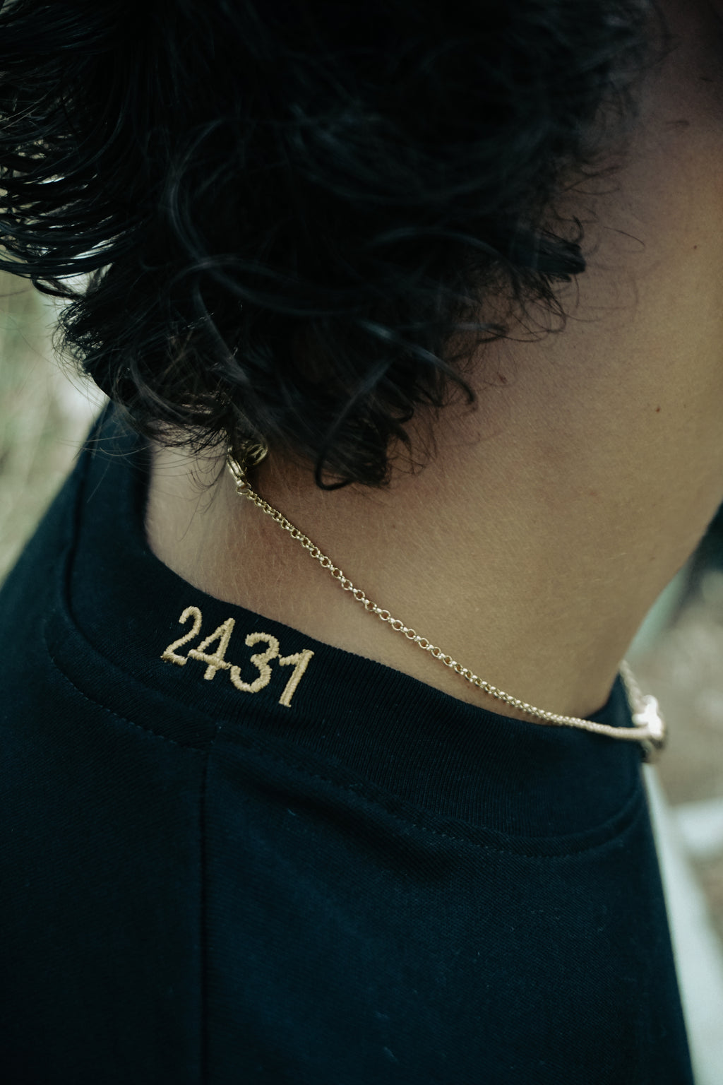 COMPLETO ESSENTIAL BLACK/GOLD