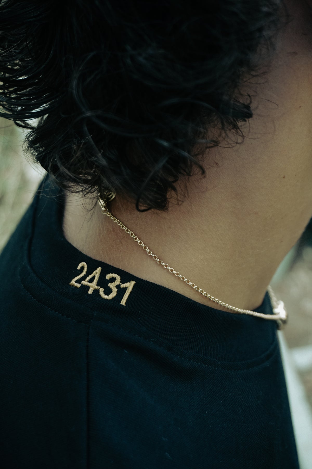 COMPLETO ESSENTIAL BLACK/GOLD